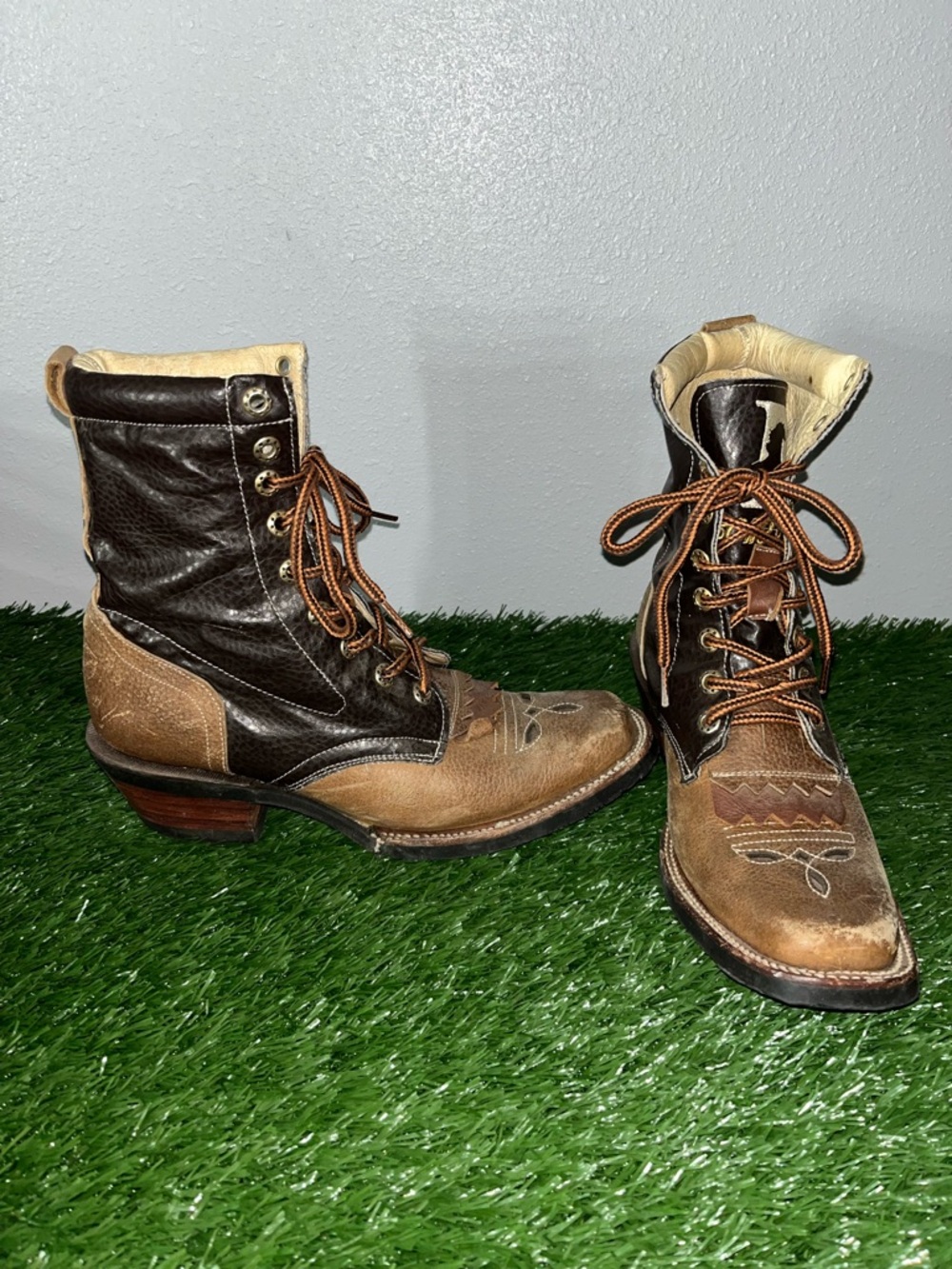 Brown Lace-Up Cowgirl Women’s Boots 9.5 - Picture 3 of 12